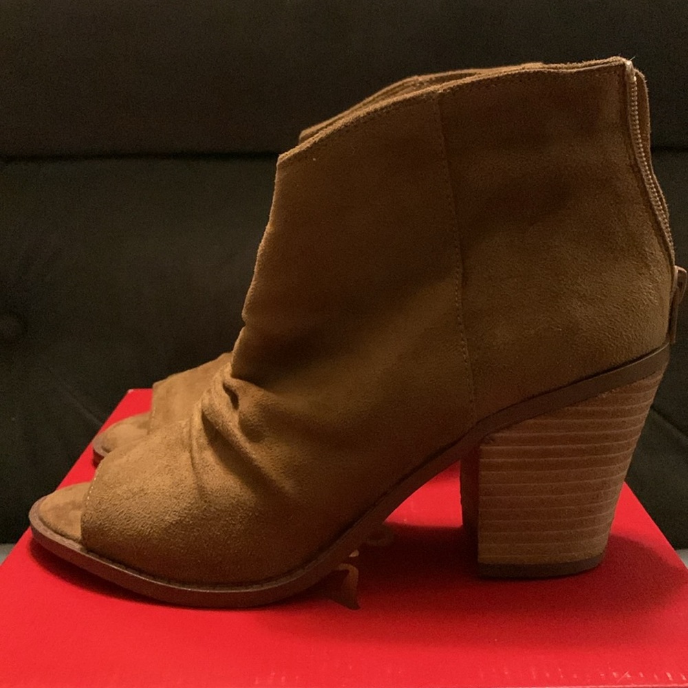 Zigi soho Booties. Size 8